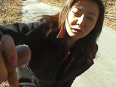 Amateur girlfriend Maria Yuki goes down on a stranger outdoors