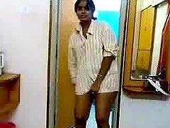 Naughty Indian girl shows her legs in homemade video
