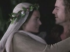 Sensual Catherine McCormack Flashes Her Tits in a 'Braveheart' Scene