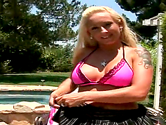 Yummy Serena Marcus Wearing A Sexy Pink Bra Masturbates Outdoors