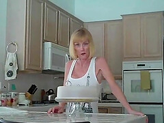 Blowjob And Cumshot From Sexy Amateur Granny Swinger